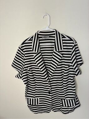 VTG Ups N Downs Striped Black and White Short-Sleeve Button Down Blazer Top